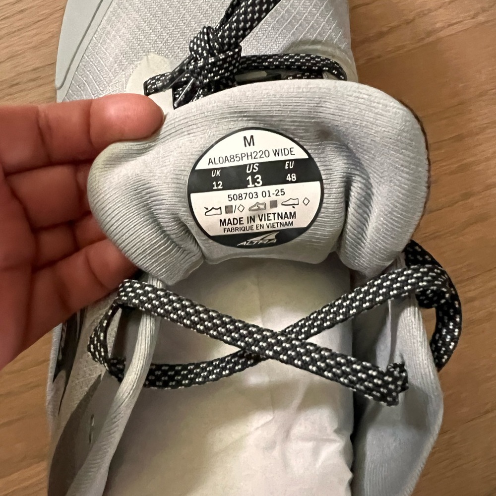 NWT Altra Gray Athletic Shoes with Robust Sole - Picture 3 of 4